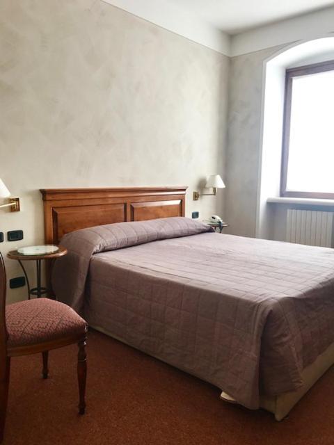 Albergo La Meridiana Castelnuovo del Garda Rum bild